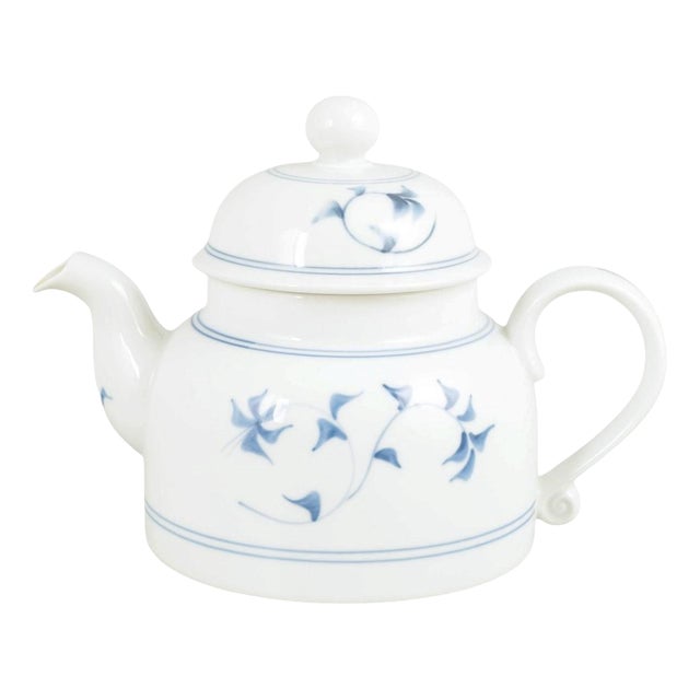 Porcelain Noblesse Teapot with Stylised Floral Motif from Royal Copenhagen, 1980s For Sale