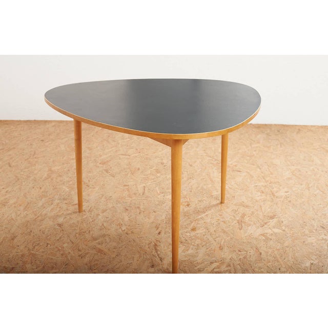 Three-Round Table Dining Table with Maple Frame and Wooden Top Covered with Black Linoleum by Max Bill for Horgen Glarus, 1949 For Sale - Image 11 of 15