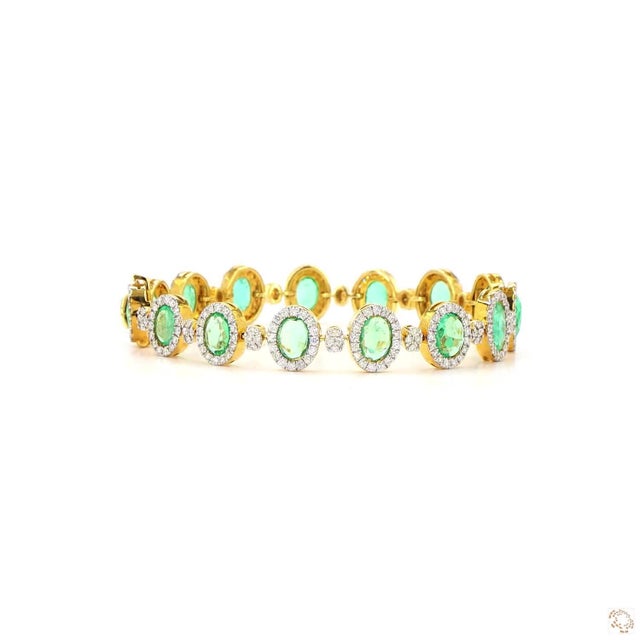 White 2.67 Carat Round Brilliant Cut Diamond Emerald Gold Bracelet For Sale - Image 8 of 9