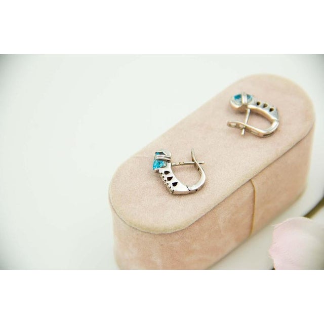 Earrings in 19.2k White Gold with Diamonds and Aquamarines, Set of 2 For Sale - Image 3 of 5