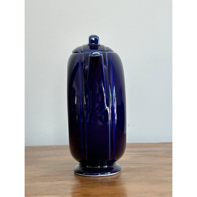 1950’s Hall China Company Made in the Usa Impeccable Iconic Vintage Cobalt Blue Doughnut Novelty Teapot For Sale - Image 12 of 18