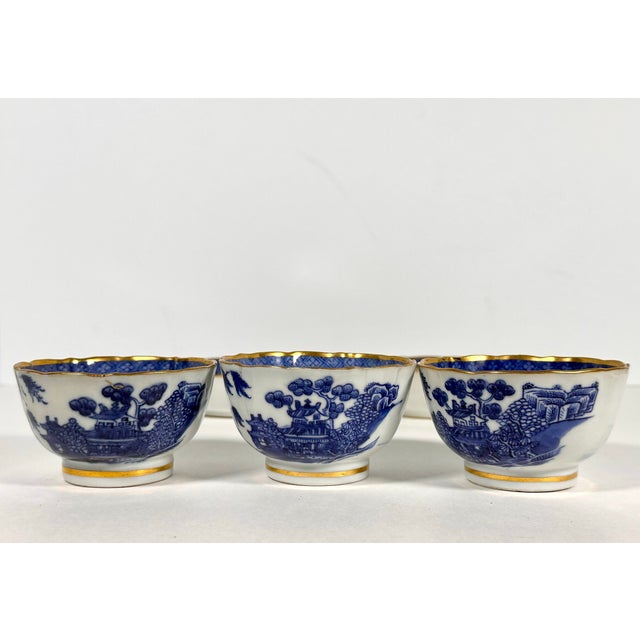 18th Century Chinese Export Blue & White Tea Bowls and Underplates With English Clobbering - Set of 5 For Sale - Image 10 of 13