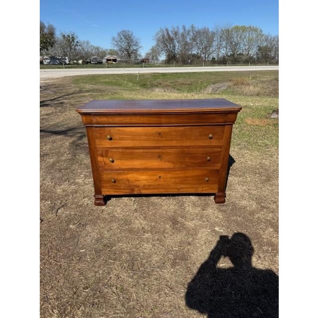 French Provincial Large 19th Century Louis Philippe Solid Walnut Chest of Drawer / Commodes For Sale - Image 3 of 18
