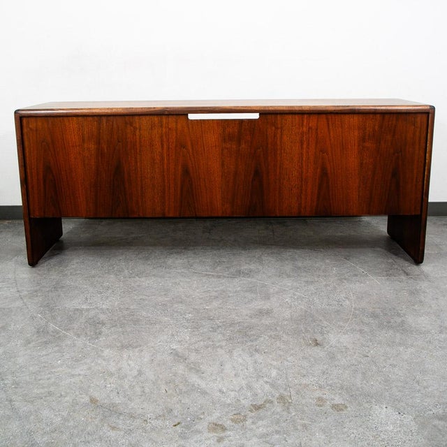 1960s Mid Century Modern Desk Office Credenza Walnut 5 Drawer Wood File Vintage MCM For Sale - Image 5 of 11