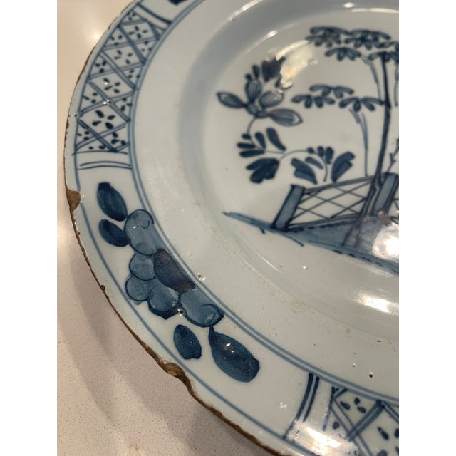 18th-Century Chinese Export Blue and White Plates, Set of 2 For Sale - Image 4 of 15