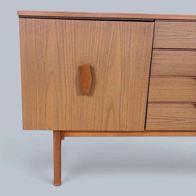 A characterful 1960s mid-century sideboard combining teak with wood-grain Formica. At 151 cm wide it offers excellent...