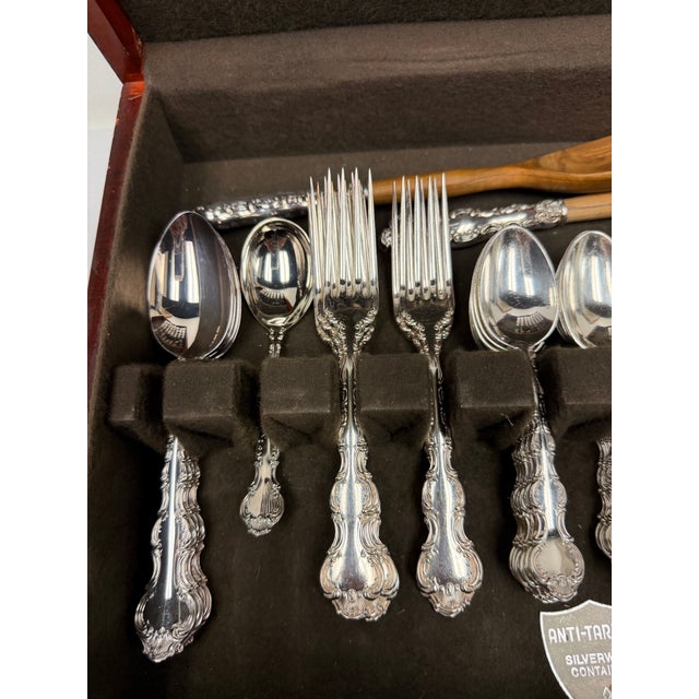 Mid 20th Century Vintage Birks Regency Plate "Louis De France" Silverplated Flatware Set - 74 Pieces (Service for 8) With Chest For Sale - Image 5 of 11