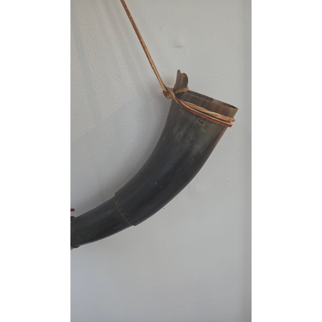 Vintage Colonial Style Natural Horn Powder Flask With Leather Hanging Strap For Sale - Image 11 of 15