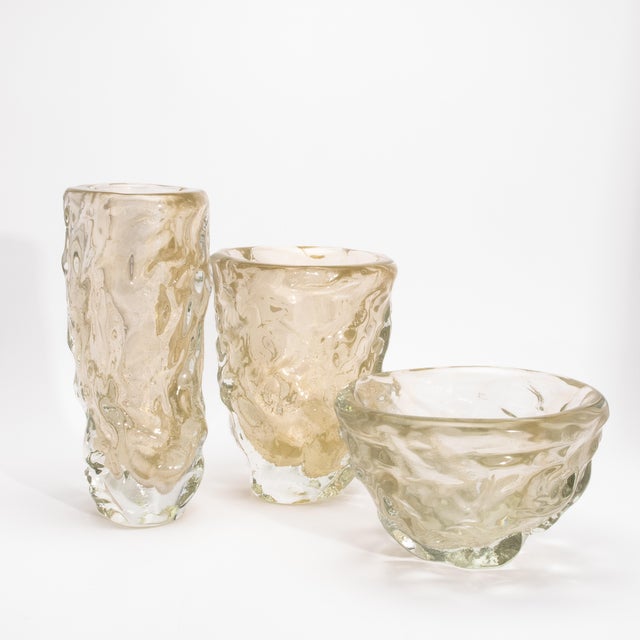 Glass Hand-Blown Murano Modern Sculptural Bowl in Clear With 24-Karat Gold Flecks Bowl For Sale - Image 7 of 8