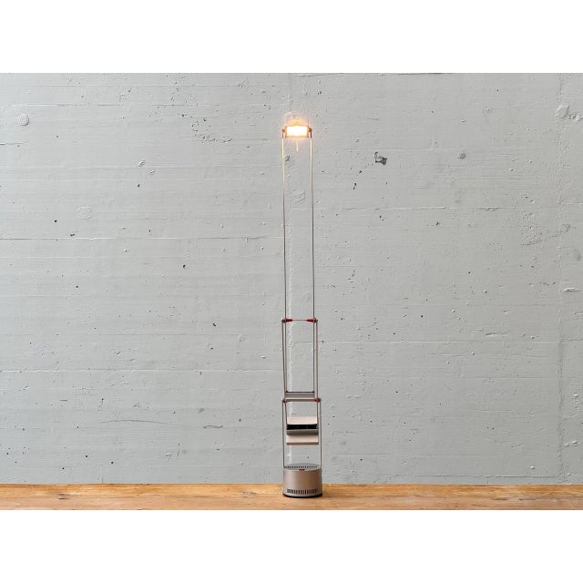 Iconic design classic in a rare collector's edition: this tizio 50 table lamp was released in 1998 as a limited edition to...