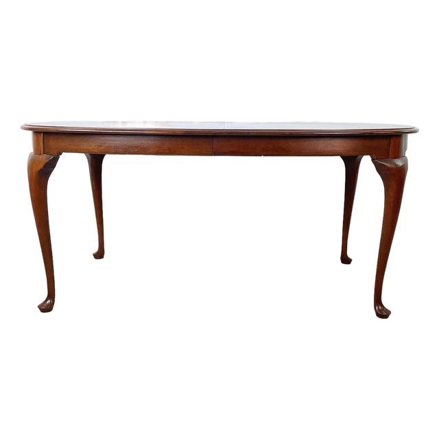 Queen Anne Mahogany Oval Extension Dining Table, Hickory Chair Company “James River Collection” For Sale