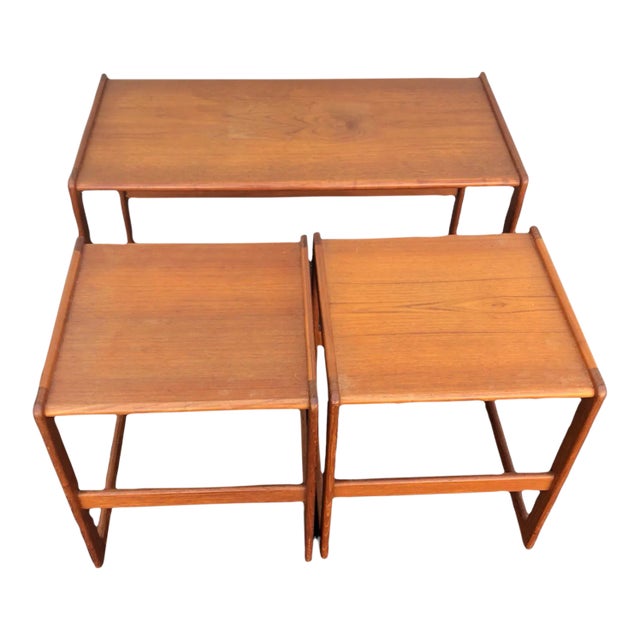 1960s Vintage Set of 3 Mid Century Danish Modern Nesting Tables For Sale