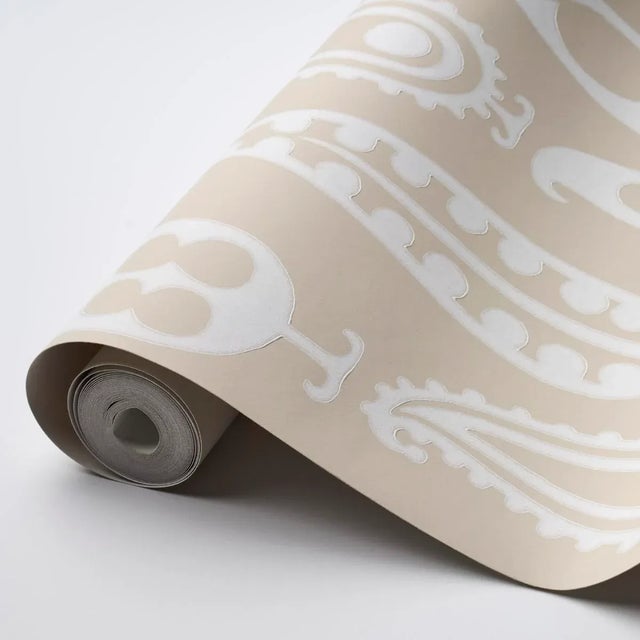 Schumacher SAMPLE - Schumacher x Drusus Tabor Paisley Peas Wallpaper In Natural For Sale - Image 4 of 4