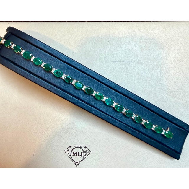23 Carat Natural Zambian Emerald & 1.6 Ct Diamond Tennis Bracelet 14 Karat Gold For Sale - Image 14 of 18