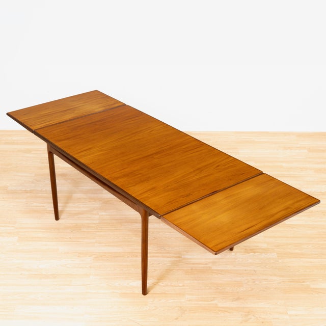 Mid Century Extending Dining Table by Ib Kofod-Larsen for G Plan For Sale In Los Angeles - Image 6 of 18