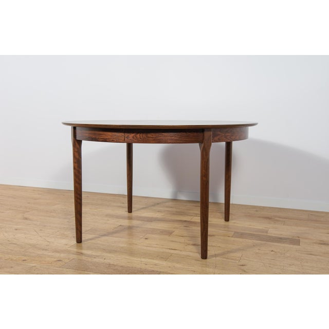 Round extendable table made of rosewood wood, manufactured in Denmark in the 1960s. The table is characterized by...