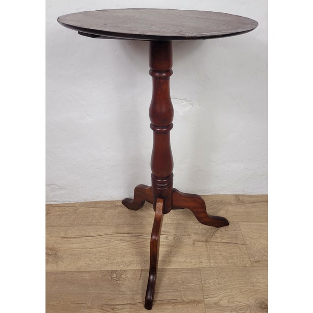 English Victorian Tripod Side Table in Mahogany, 1880 For Sale - Image 12 of 18