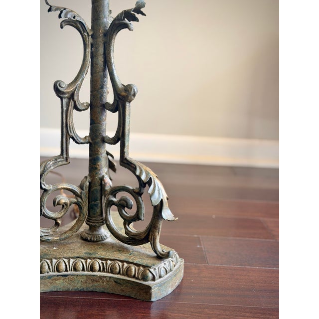 Brass Vintage 1960s–70s Hollywood Regency Cast Metal & Glass Tray Table Floor Lamp — Neoclassical Rococo Side Table Lamp For Sale - Image 8 of 11