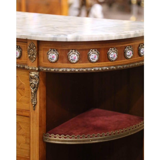 Mid-Century French Louis XVI Marquetry Marble-Top Commode À L’Anglaise For Sale In Dallas - Image 6 of 12