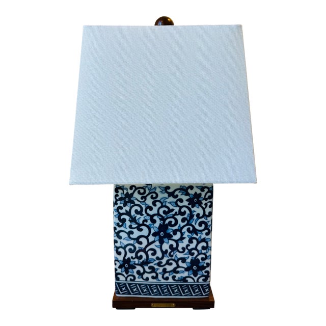 Vintage Ralph Lauren 1990’s Blue & White Porcelain Table Lamp With Linen Shade For Sale