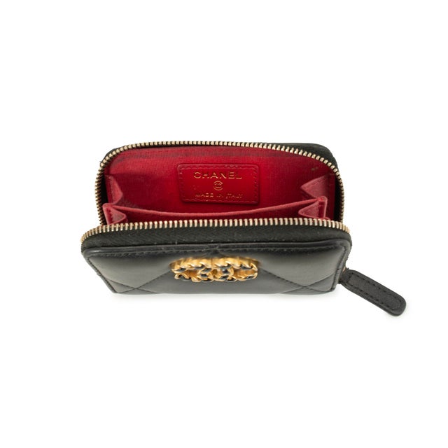 Animal Skin Chanel Lambskin Black Quilted Chanel 19 Zip Around Coin Purse Wallet Bag For Sale - Image 7 of 11