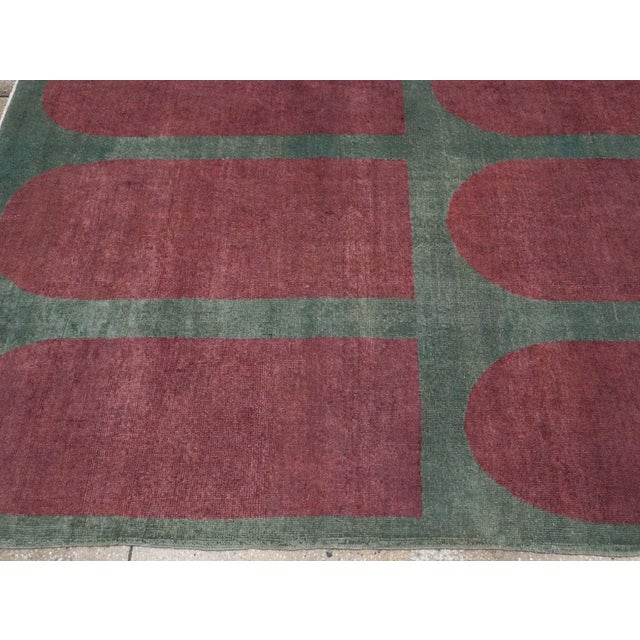 Galerie Shabab Collection Mid-20th Century Turkish Art Deco Style Carpet For Sale In New York - Image 6 of 9
