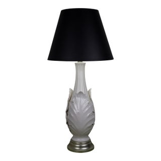 American 1940s White Ceramic Table Lamp With Sculptural Leaf Motif For Sale