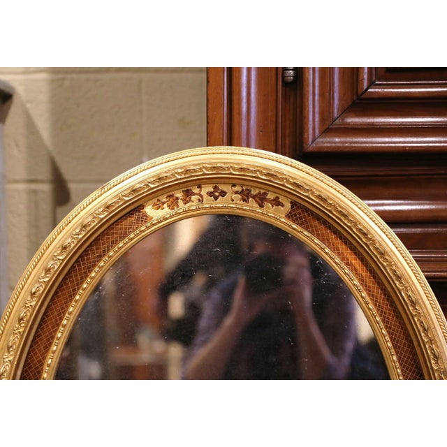 Mid-20th Century French Oval Giltwood Mirror With Floral Motifs For Sale - Image 4 of 10