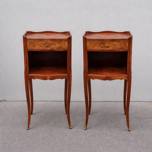 1930s Pair of French Louis XV Style Rosewood Side Tables Nightstands For Sale - Image 11 of 11
