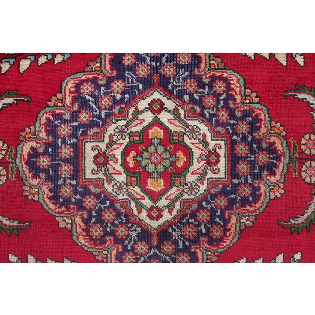1980s Vintage Shabby Chic Tabriz Red/Blue Wool Rug - 6'9'' X 9'5'' For Sale - Image 5 of 9