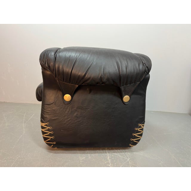 Large Italian Space Age Postmodern Black Leather Lounge Chair with Brass Buttons and Cord Lacing from Busnelli, 1970s For Sale - Image 13 of 14