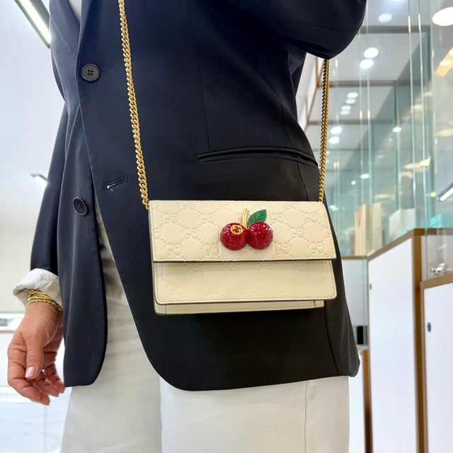 Gucci Gg Guccissima White Mini Cherry Gold Tone Hardware Chain Shoulder Bag For Sale - Image 11 of 11