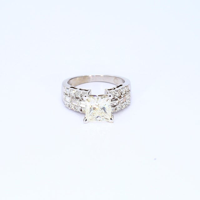 Stone Information - --------------------------------------------- Primary Stone(s): Diamond - Stone Grading: - Origin:...