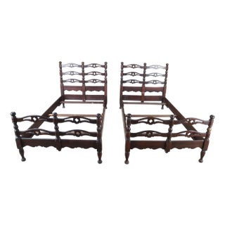 Mid 20th Century American Colonial Oak Quatrefoil Riddleback Twin Size Beds For Sale