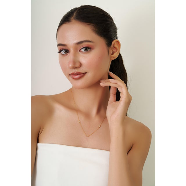 Minimalist Diamond Heart Station Necklace in 14k Yellow Gold Layering Jewelry For Sale - Image 9 of 16