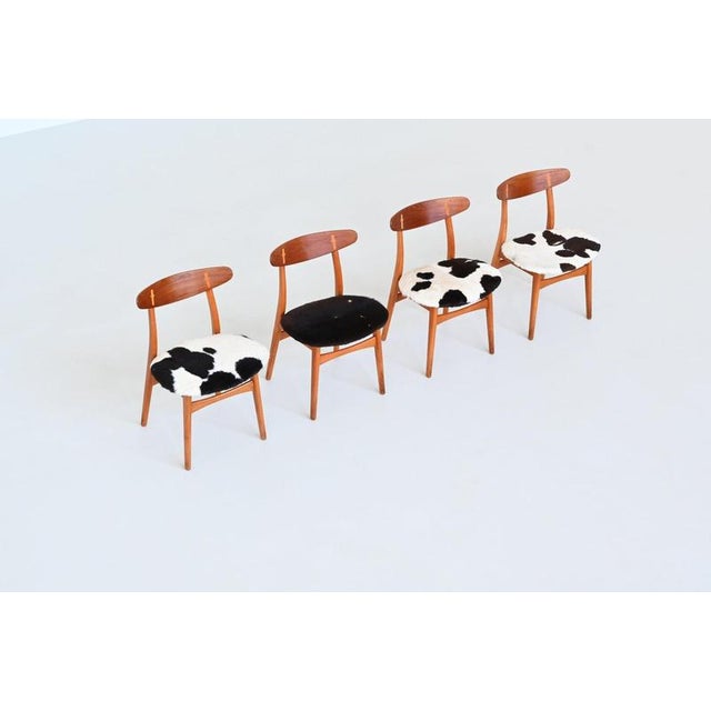 Model Ch30 Dining Chairs in Cowskin by Hans J. Wegner for Carl Hansen & Søn, Denmark, 1952, Set of 4 For Sale - Image 9 of 18