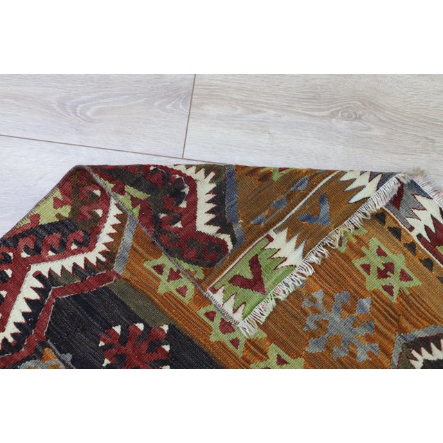 1940s Luxury Ethnic Anatolian Natural Wool Long Runner Kilim Rug For Sale - Image 10 of 11