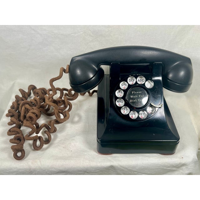 Mid-Century Modern Vintage 1940s Western Electric Model 302 Black Rotary Desk Phone For Sale - Image 3 of 9