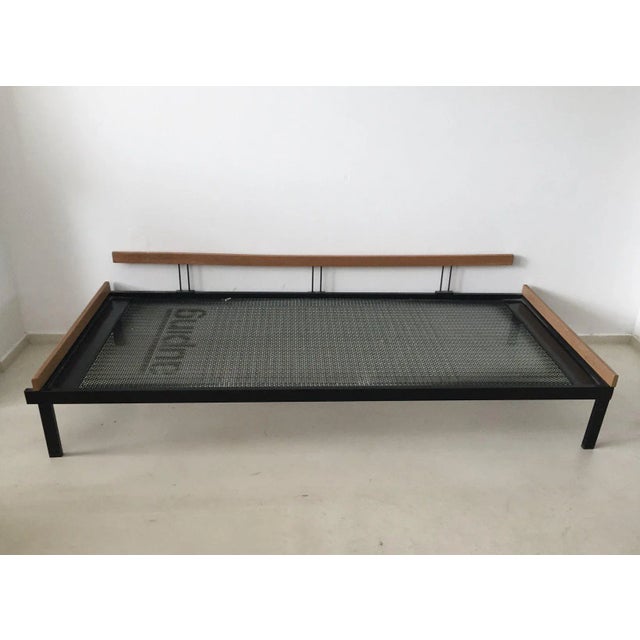 This Mid-Century Daybed by Auping was manufactured in the Netherlands during the 1960s. It features a metal and wood frame...