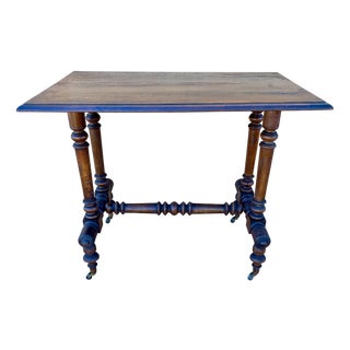 19th Century Victorian Walnut Table with Turned Base and Castors For Sale