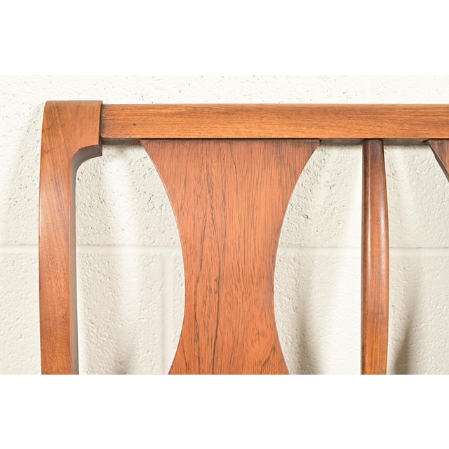 1960s Kent Coffey Perspecta Mid-Century Modern Sculpted Walnut and Rosewood Queen Size Headboard, 1960s For Sale - Image 5 of 11