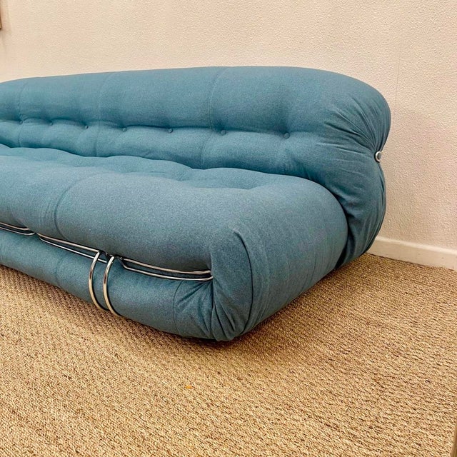Superb vintage sofa, newly reupholstered by an upholsterer specializing in 1970s Italian sofas. The Soriana model by Afra...