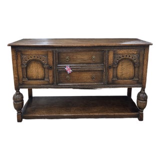 Early 20th Century English Oak Sideboard With Bulbous Front Legs and Potboard Base For Sale