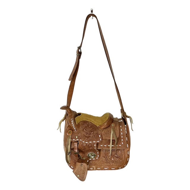 1980s Vintage Southwestern Americana Tooled Leather Trompe I’Oeil Saddle Shoulder Handbag. For Sale