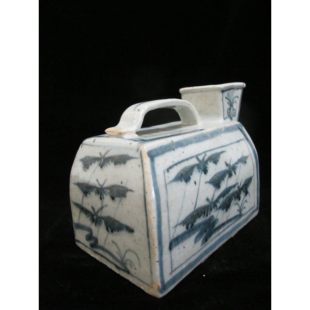 Blue Chinese Qing Dynasty Blue & White Porcelain Spouted Chamber Pot With Bat Design For Sale - Image 8 of 9