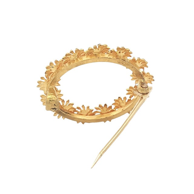 Modern Mid 20th Century 14k Yellow Gold Daisy Circle Pin For Sale - Image 3 of 4