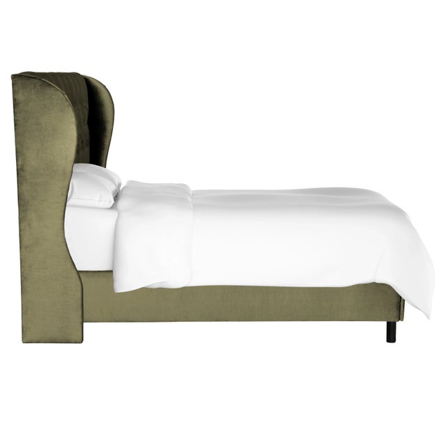 A perfect blend of form and function, this upholstered bed creates an inviting new space for slumber. Hubbard features a...