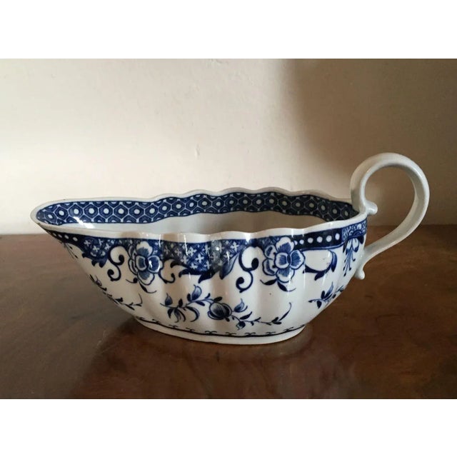 18th Century 18th Century English George III Worcester Porcelain Sauce Boat For Sale - Image 5 of 11
