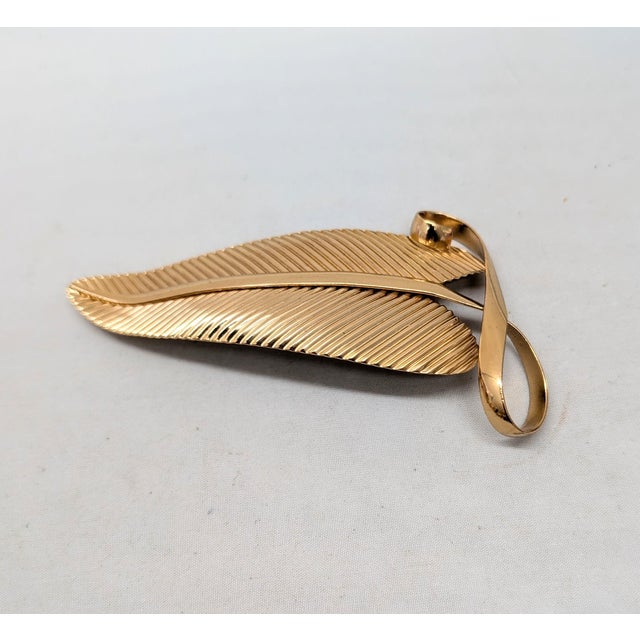 Napier Vintage 1950s Signed Napier Goldtone Ribbed Leaf Curled Stem Brooch For Sale - Image 4 of 6