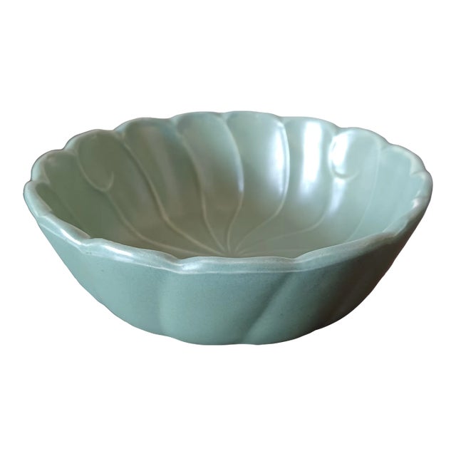 Vintage Regal 315-Usa Scalloped Pottery Bowl For Sale